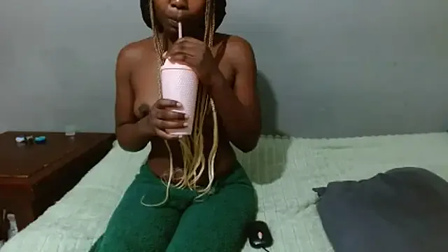 Monal1sah from StripChat is Freechat