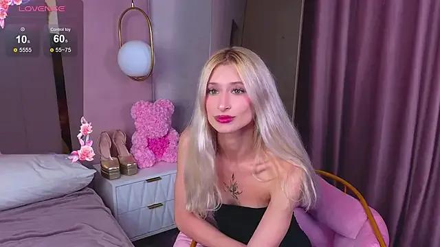 Monica_Leen from StripChat is Freechat