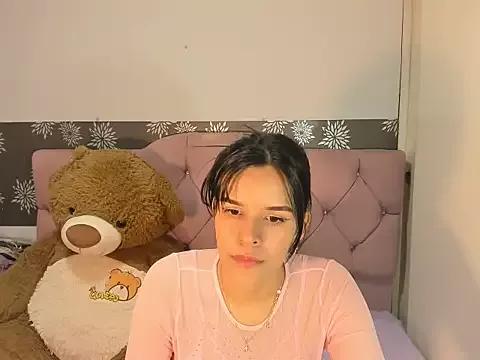 MonicaChaneL from StripChat is Freechat