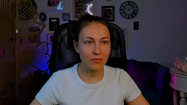 MonicaHoland from StripChat is Freechat