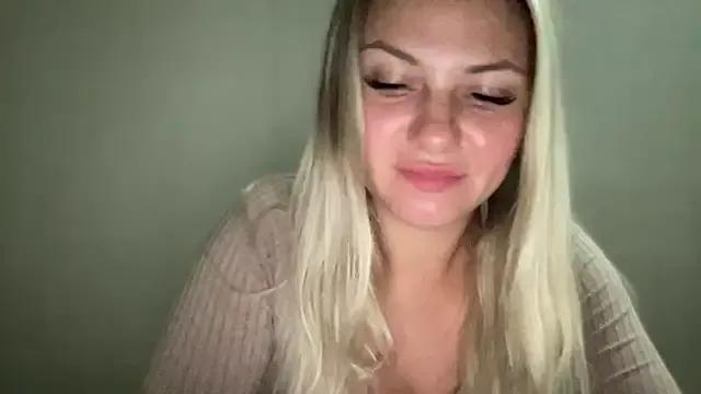 MonicaSweett from StripChat