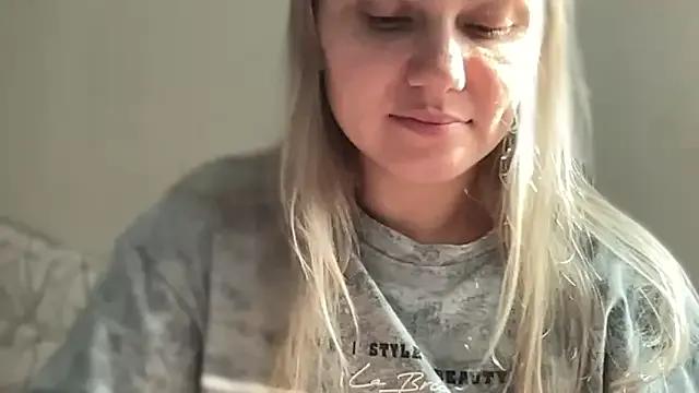 MonicaSweett from StripChat