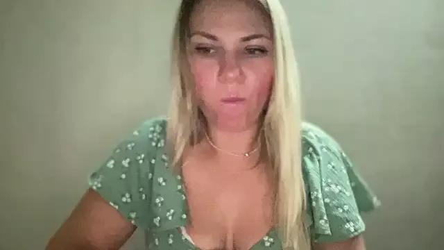 MonicaSweett from StripChat