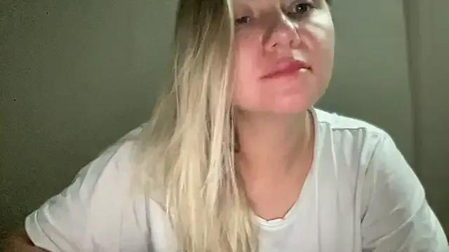 MonicaSweett from StripChat is Freechat