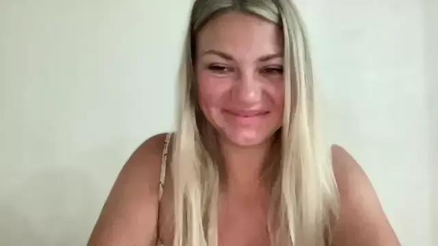MonicaSweett from StripChat