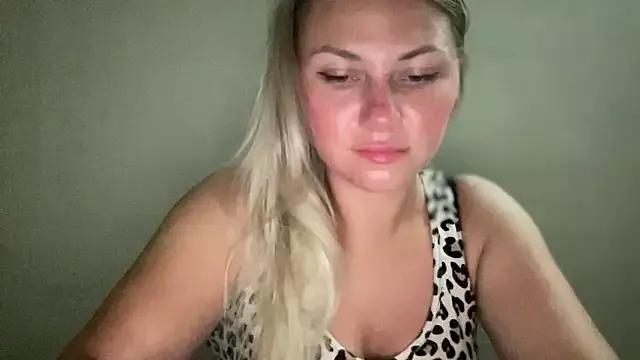 MonicaSweett from StripChat