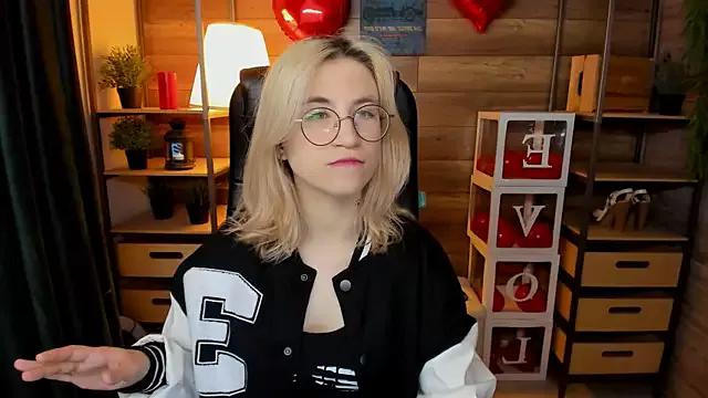 Moon13152 from StripChat