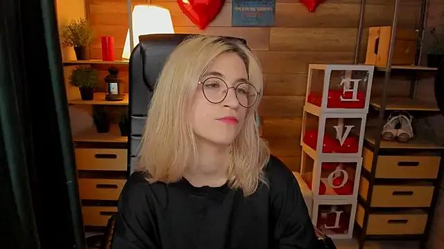 Moon13152 from StripChat