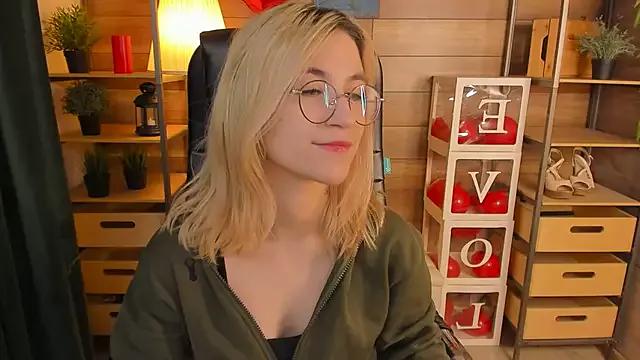 Moon13152 from StripChat