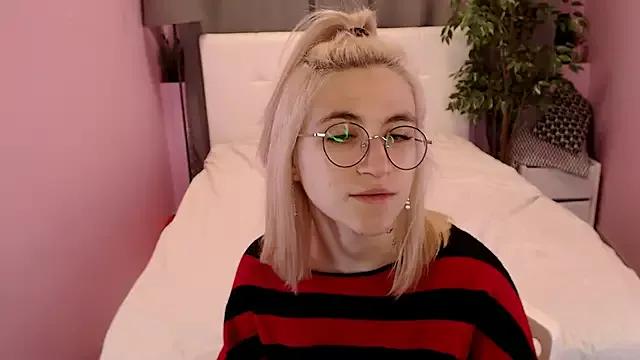 Moon13152 from StripChat