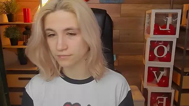 Moon13152 from StripChat
