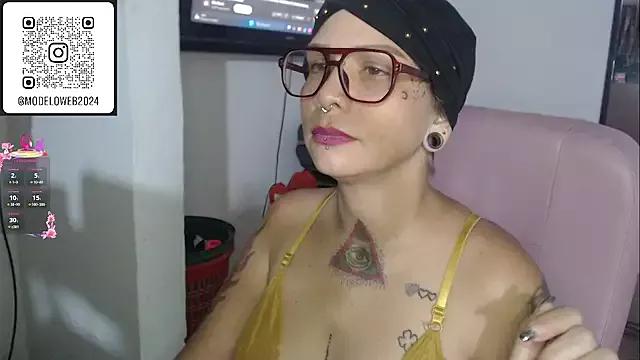 moon_cat85 from StripChat