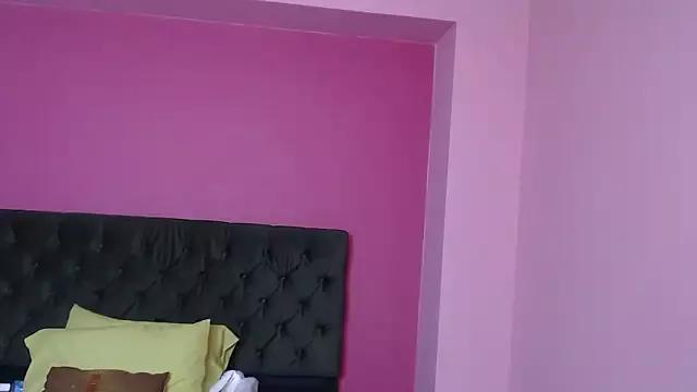 mooncastlesun from StripChat is Freechat