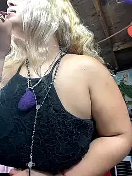 mooniebarbie1 from StripChat