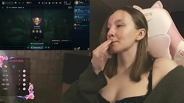 MoonlishSiren from StripChat