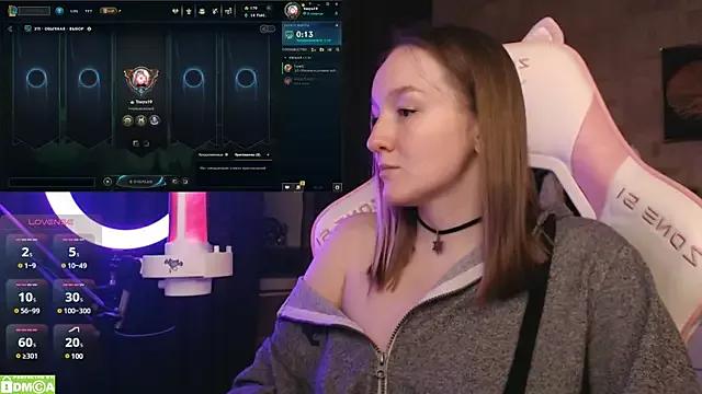 MoonlishSiren from StripChat