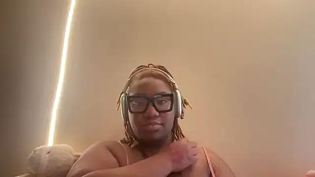 moonlit_softgirl from StripChat is Freechat
