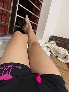 Mores1_Squirt from StripChat is Freechat