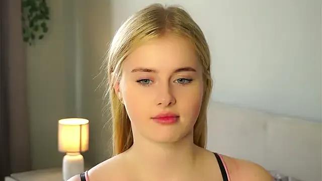 MoriahBorella from StripChat is Freechat