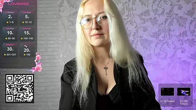 MorryganWoods from StripChat is Freechat