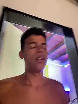 MrLeoLatino from StripChat is Freechat