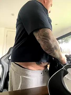 mrlovinhusband from StripChat is Freechat
