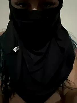 Mujerlunalinda from StripChat is Freechat