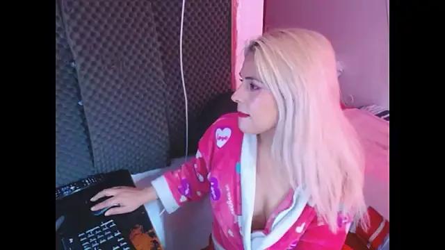 Try our streaming cams variety and talk on a personal level with our adorable girls streamers, showing off their bountiful shapes and dildos.