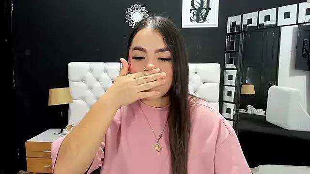 Naahomi from StripChat