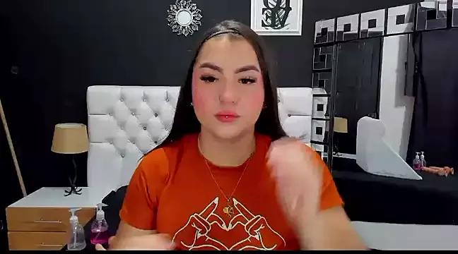 Naahomi from StripChat