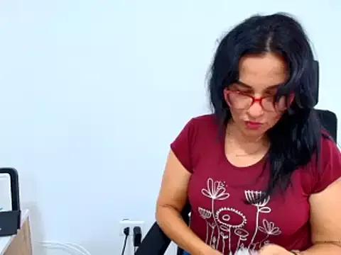 Nadia_samiri from StripChat is Freechat