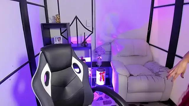 NahomiRichards_ from StripChat is Freechat