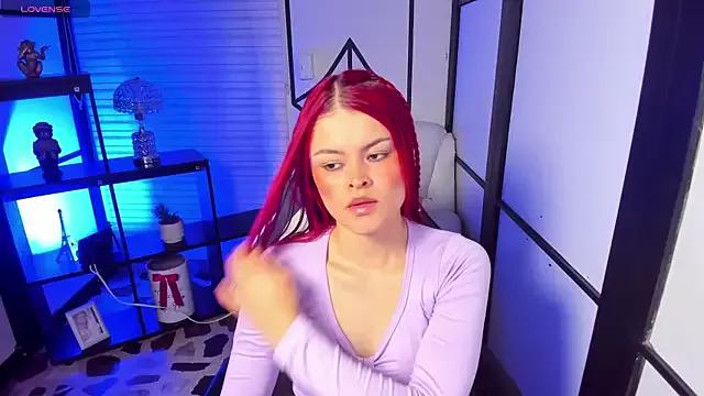NahomiRichards_ from StripChat is Freechat