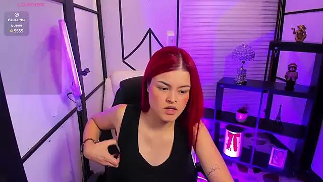 NahomiRichards_ from StripChat is Freechat