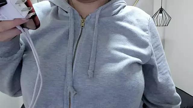 nalalye_cruzz_ from StripChat