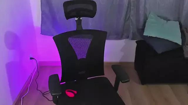 NanaRott from StripChat