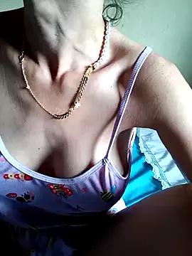 Nandasant09 from StripChat