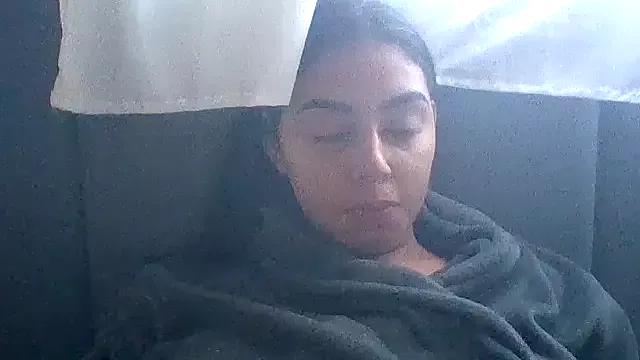 Nandinha777 from StripChat