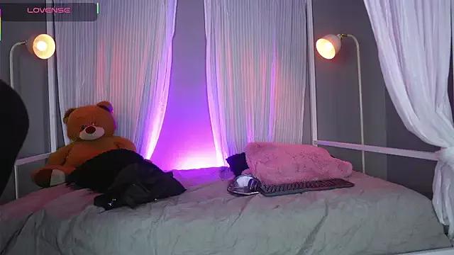 Try our streaming cams variety and talk on a personal level with our adorable girls streamers, showing off their bountiful shapes and dildos.