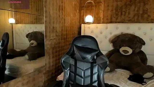 Try our streaming cams variety and talk on a personal level with our adorable girls streamers, showing off their bountiful shapes and dildos.