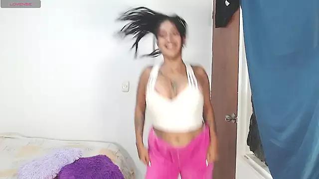 naomi_h1 from StripChat is Freechat