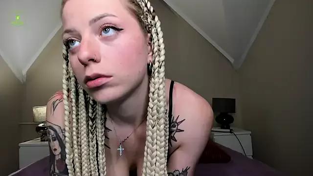 Naomi_Urban from StripChat is Freechat