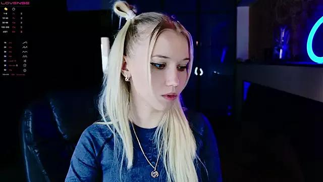 NaomiHita from StripChat is Freechat