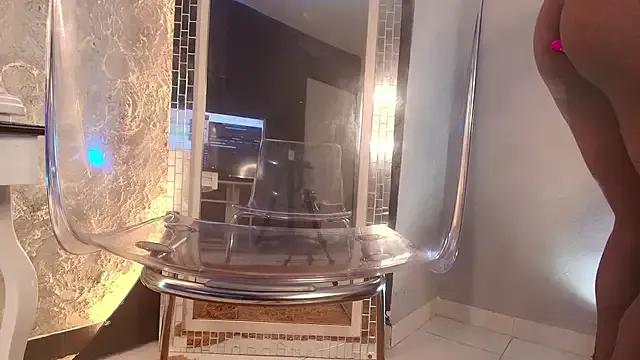 NaomiQueents from StripChat is Freechat