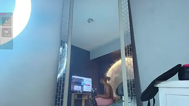 NaomiQueents from StripChat is Freechat