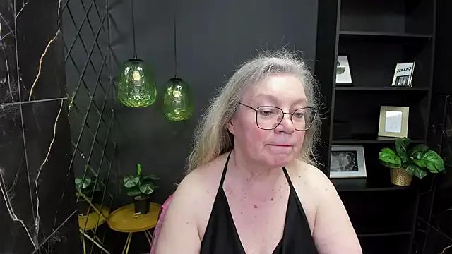 NataliMellow from StripChat is Freechat