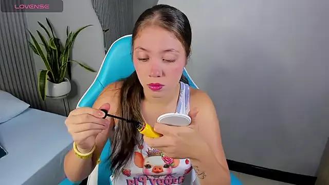nataly_rodri from StripChat