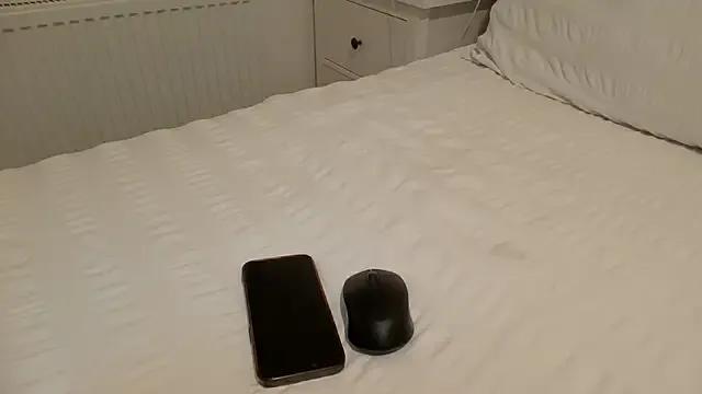 NaughtyMrsKnox from StripChat is Freechat