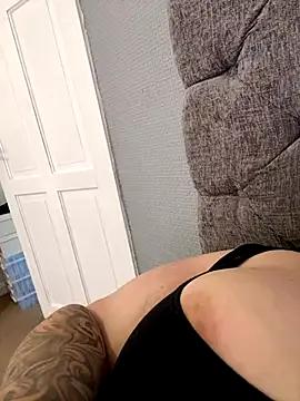 NaughtyWife_25 from StripChat is Freechat