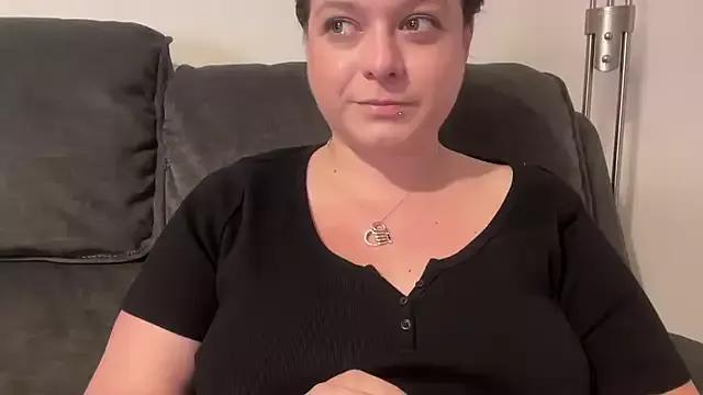 NaughtyWifeUK from StripChat is Freechat